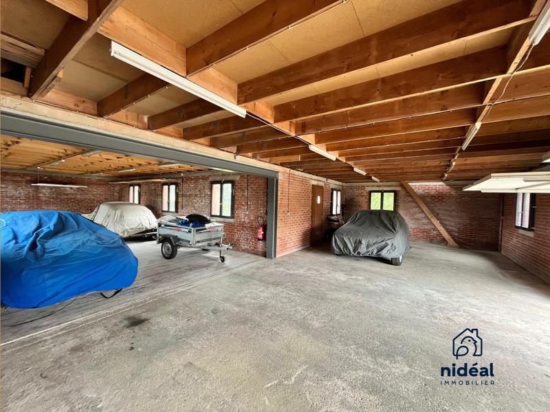 Maison - 240 m² - 8 pièces