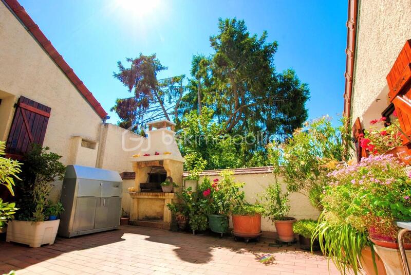 Maison - 170 m² - 8 pièces