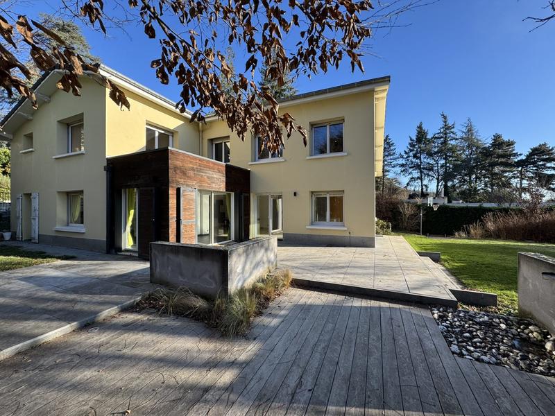 Villa - 281 m² - 9 pièces