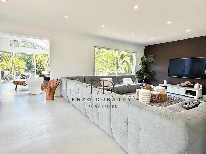 Maison - 301 m² - 9 pièces