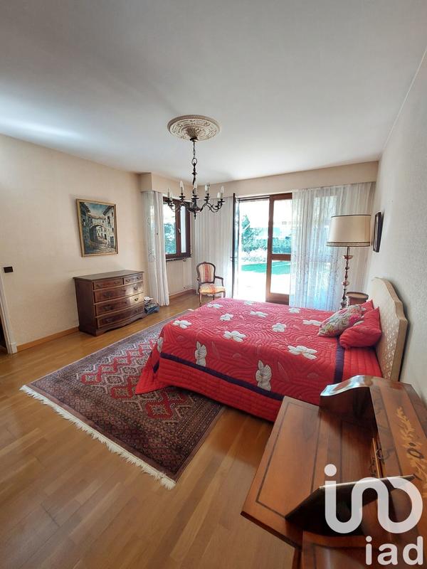 Maison - 290 m² - 8 pièces