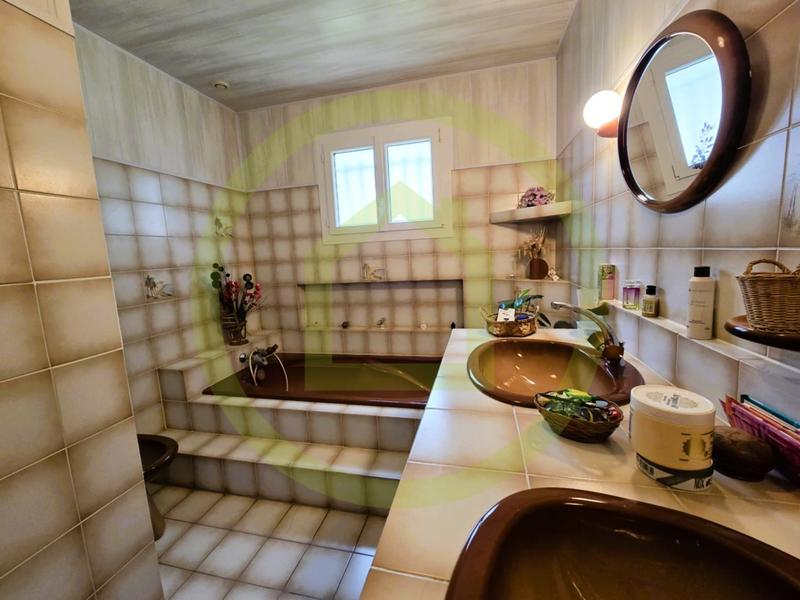 Maison - 232 m² - 9 pièces