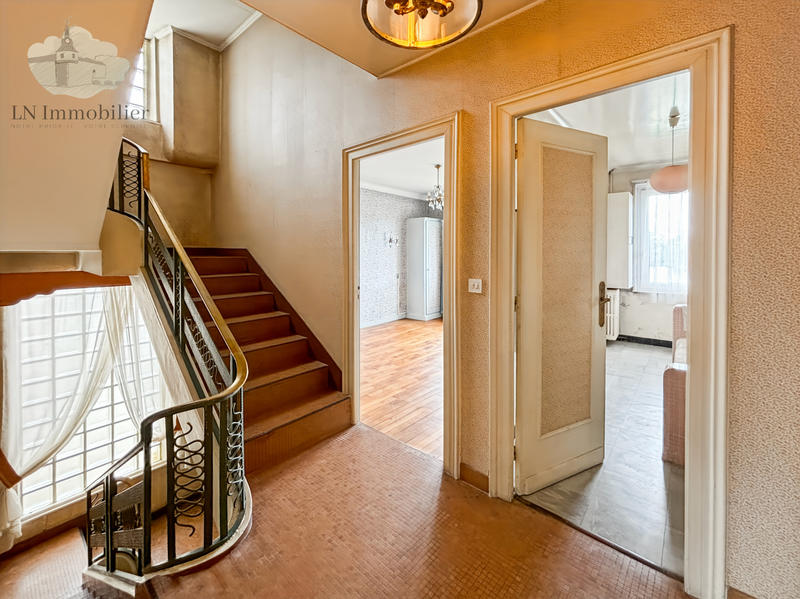 Maison - 189 m² - 9 pièces