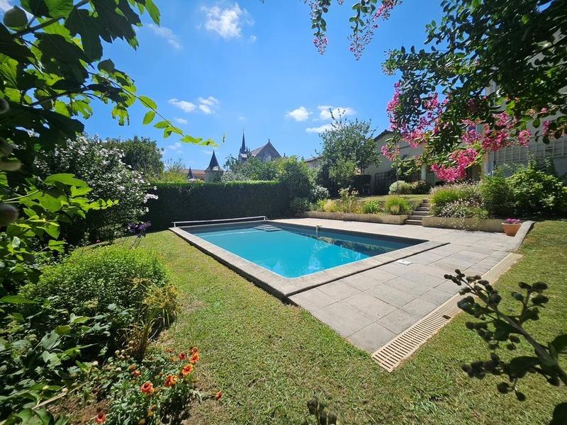 Maison - 210 m² - 5 pièces