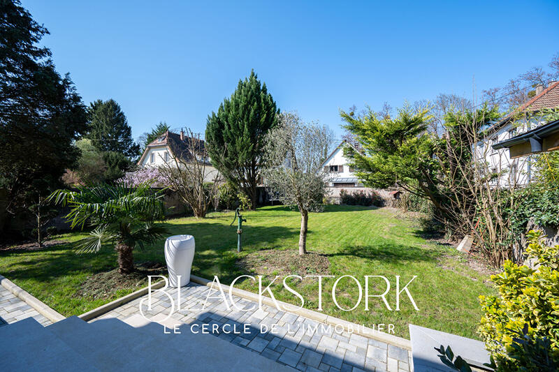 Maison - 220 m² - 7 pièces