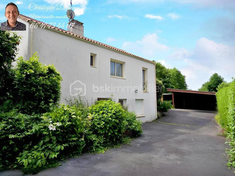 Maison traditionnelle - 207 m² - 7 pièces