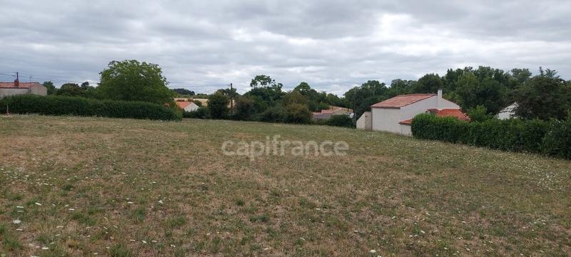 Terrain constructible - 1 700 m²