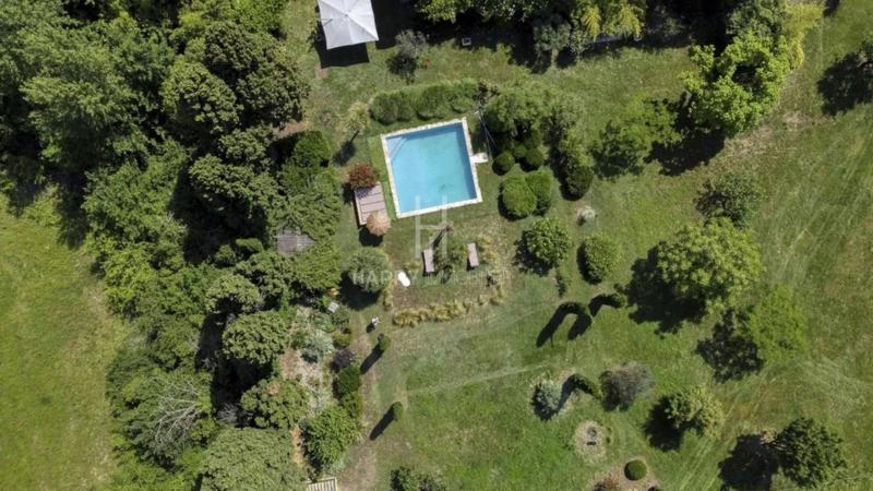 Propriété - 275 m² - 9 pièces