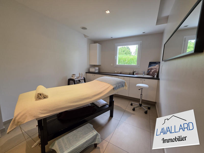 Maison - 320 m² - 10 pièces