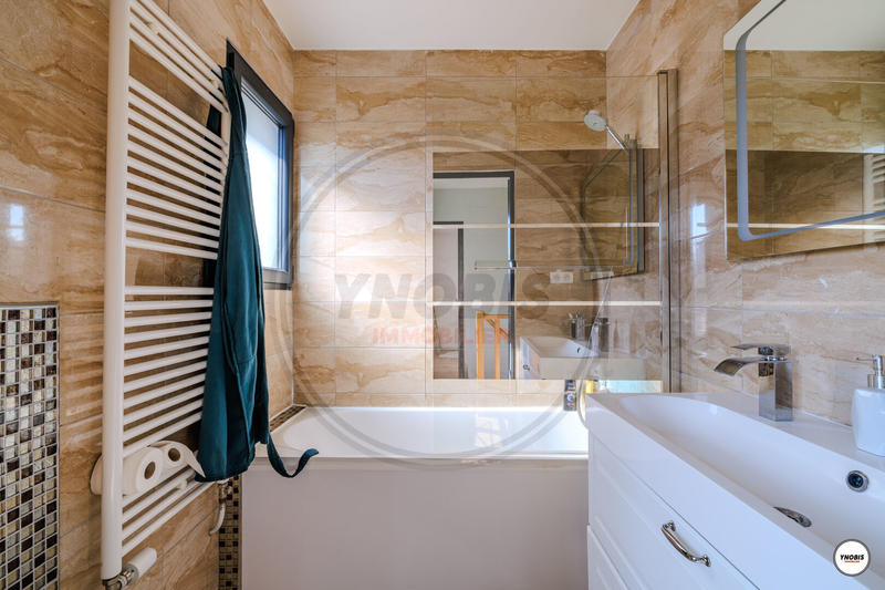 Maison - 187 m² - 7 pièces