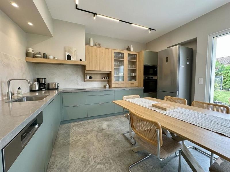 Maison - 230 m² - 9 pièces