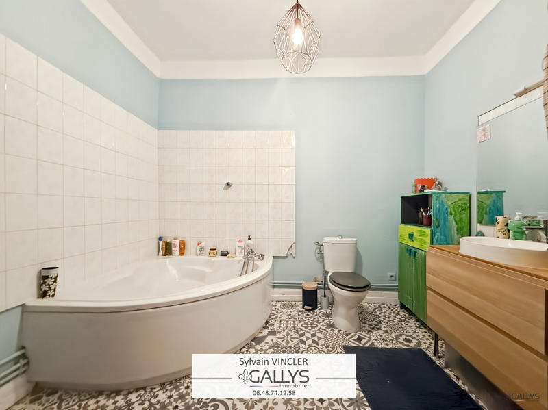 Appartement - 94 m² - 5 pièces