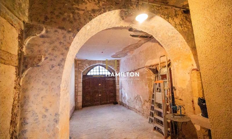 Propriété - 325 m² - 8 pièces