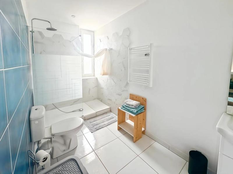 Maison - 235 m² - 10 pièces