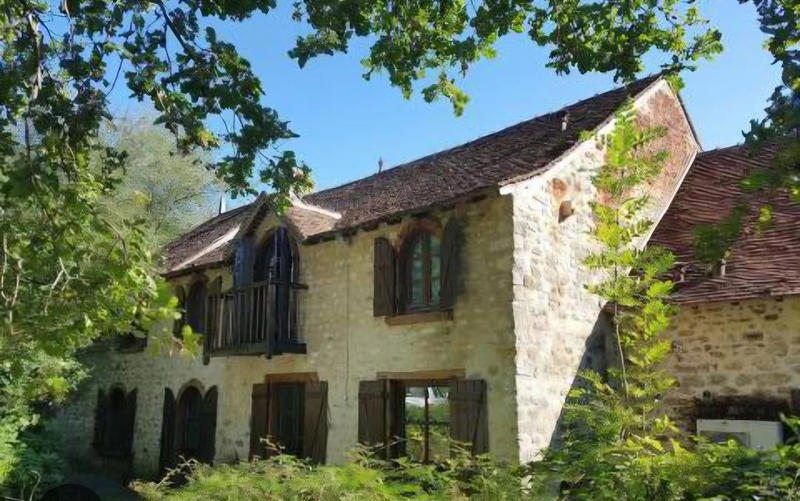 Maison - 240 m² - 7 pièces