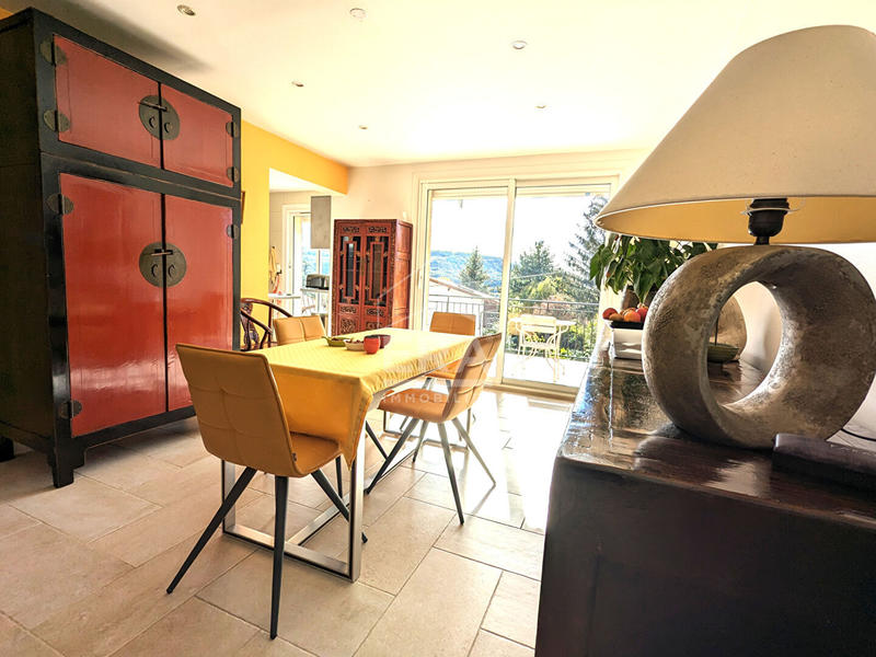 Maison - 233 m² - 10 pièces