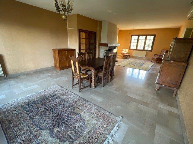 Maison traditionnelle - 185 m² - 8 pièces