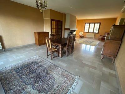 Maison traditionnelle - 185 m² - 8 pièces