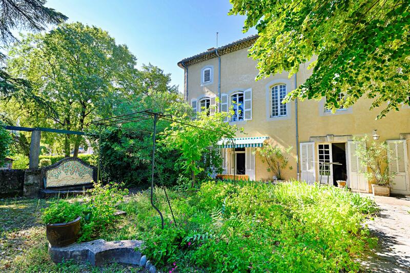 Maison ancienne - 751 m² - 17 pièces