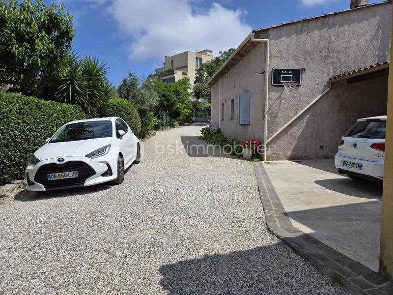 Villa - 300 m² - 8 pièces