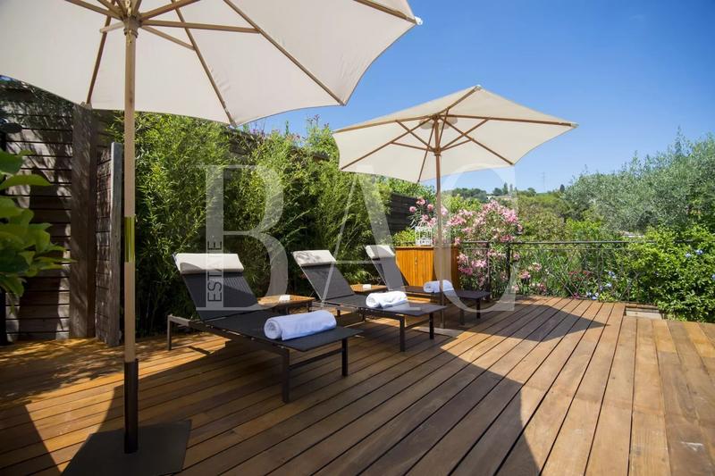 Villa - 402 m² - 12 pièces