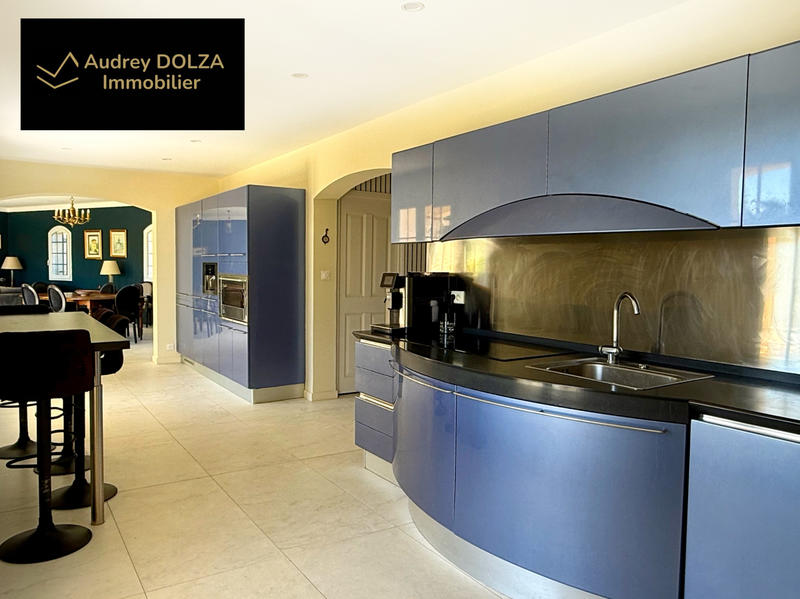 Maison - 186 m² - 8 pièces