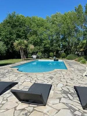 Maison - 170 m² - 6 pièces