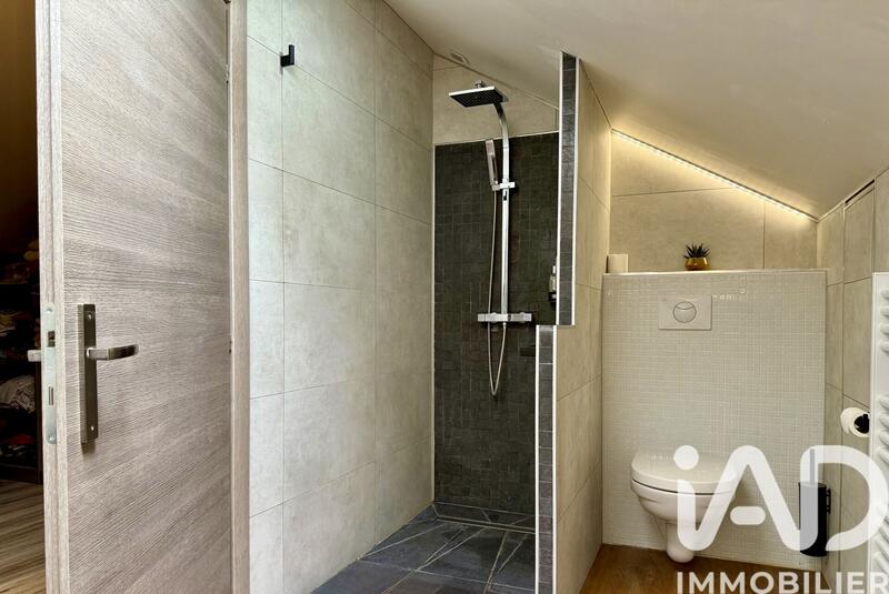 Maison - 216 m² - 9 pièces