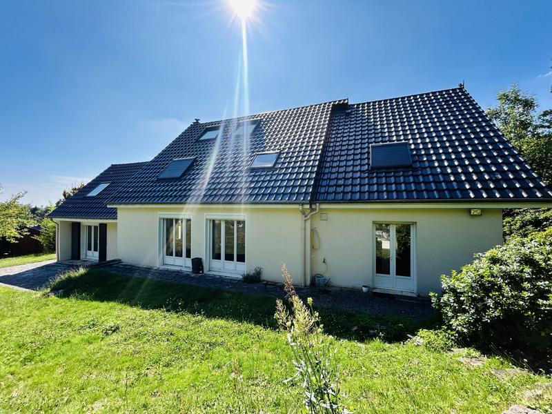 Maison - 250 m² - 8 pièces