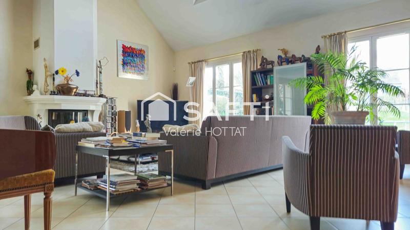 Maison - 227 m² - 8 pièces