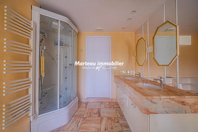 Maison - 202 m² - 7 pièces