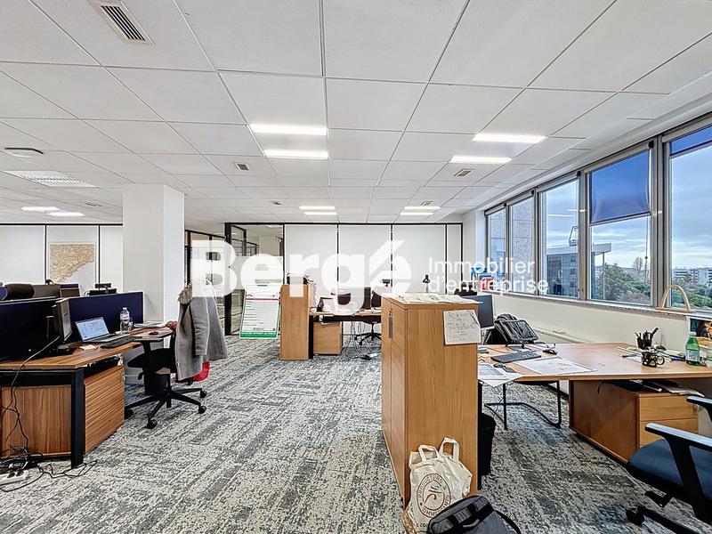 Bureau - 251 m²