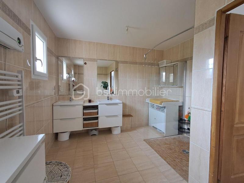 Maison traditionnelle - 1 433 m² - 4 pièces