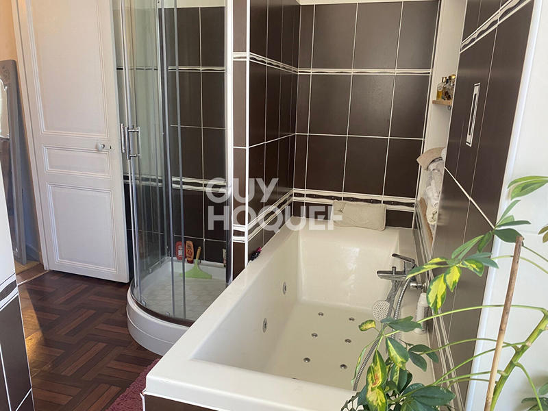 Appartement - 127 m² - 6 pièces