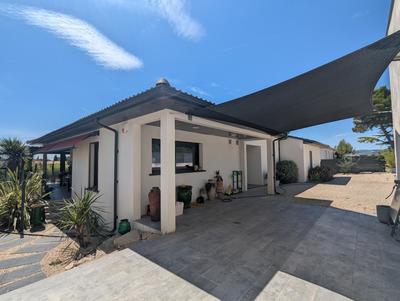 Maison - 220 m² - 6 pièces