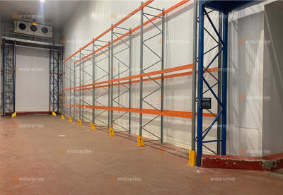 Entrepôt - 1 524 m²