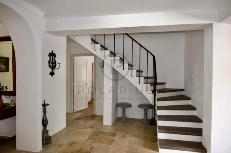 Villa - 240 m² - 6 pièces