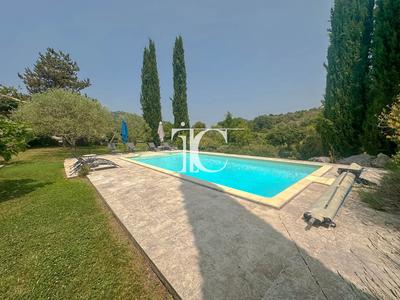 Propriété - 175 m² - 8 pièces