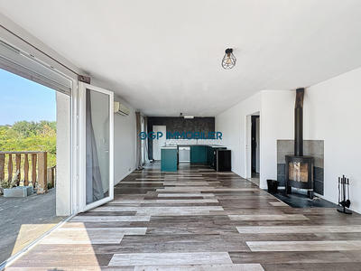 Maison - 93 m² - 5 pièces