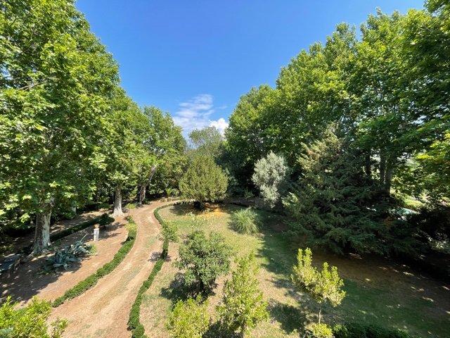 Château - 2 000 m² - 20 pièces