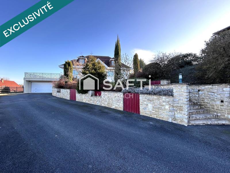 Maison - 252 m² - 8 pièces