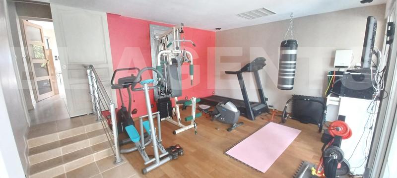 Demeure - 250 m² - 9 pièces