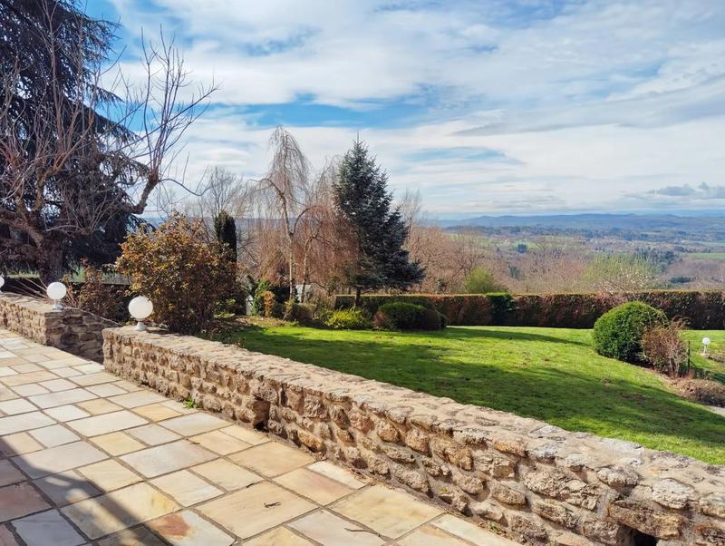 Propriété - 220 m² - 7 pièces