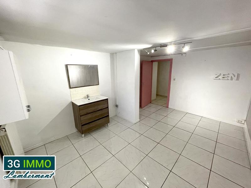 Local commercial - 241 m² - 4 pièces