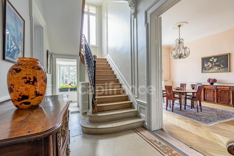 Maison bourgeoise - 396 m² - 12 pièces