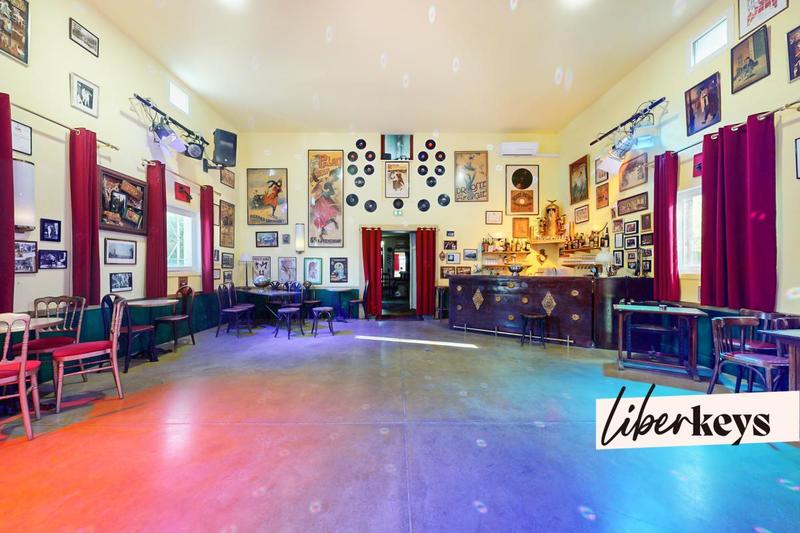 Maison - 330 m² - 6 pièces