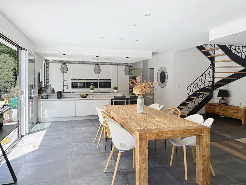 Maison - 190 m² - 8 pièces