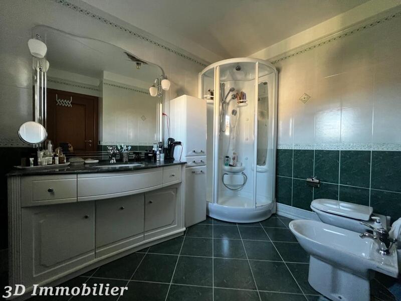 Maison - 210 m² - 10 pièces