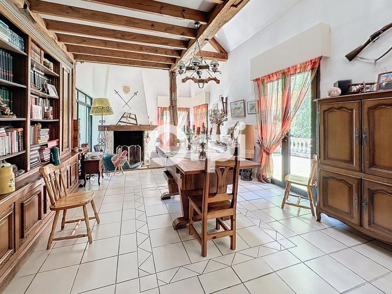 Maison - 220 m² - 6 pièces