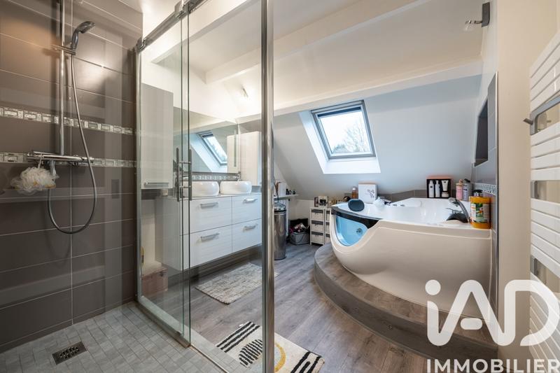 Maison - 210 m² - 9 pièces